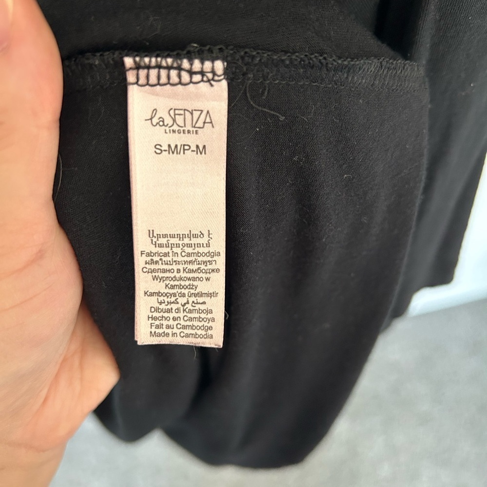 🧡5/$25🧡La SENZA Black Robe-NO WRAPPING TIE - Picture 3 of 4